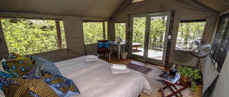 Hyaena Pan Camp (Moremi Game Reserve) Botswana - www.safaris101.com
