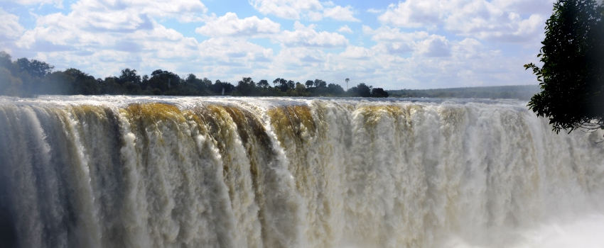 Vic Falls in peak flood - www.Safaris101.com